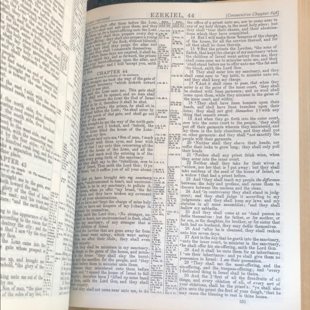 White and Gold Holy Bible - Picture 4 of 6